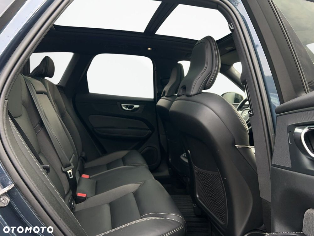 Volvo XC 60 B5 D AWD Ultimate Dark - 14