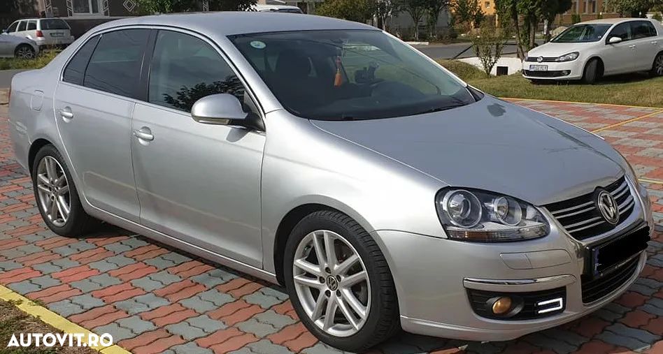 Volkswagen Jetta 2.0 TDI DPF Sportline - 3