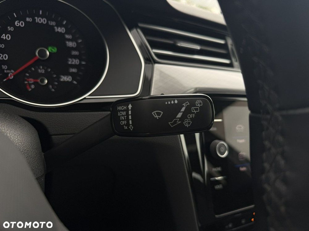 Volkswagen Passat - 20