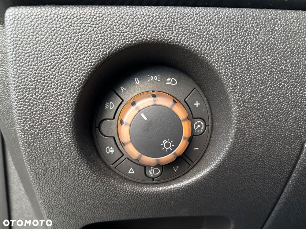 Opel Corsa 1.4 16V Cosmo - 35