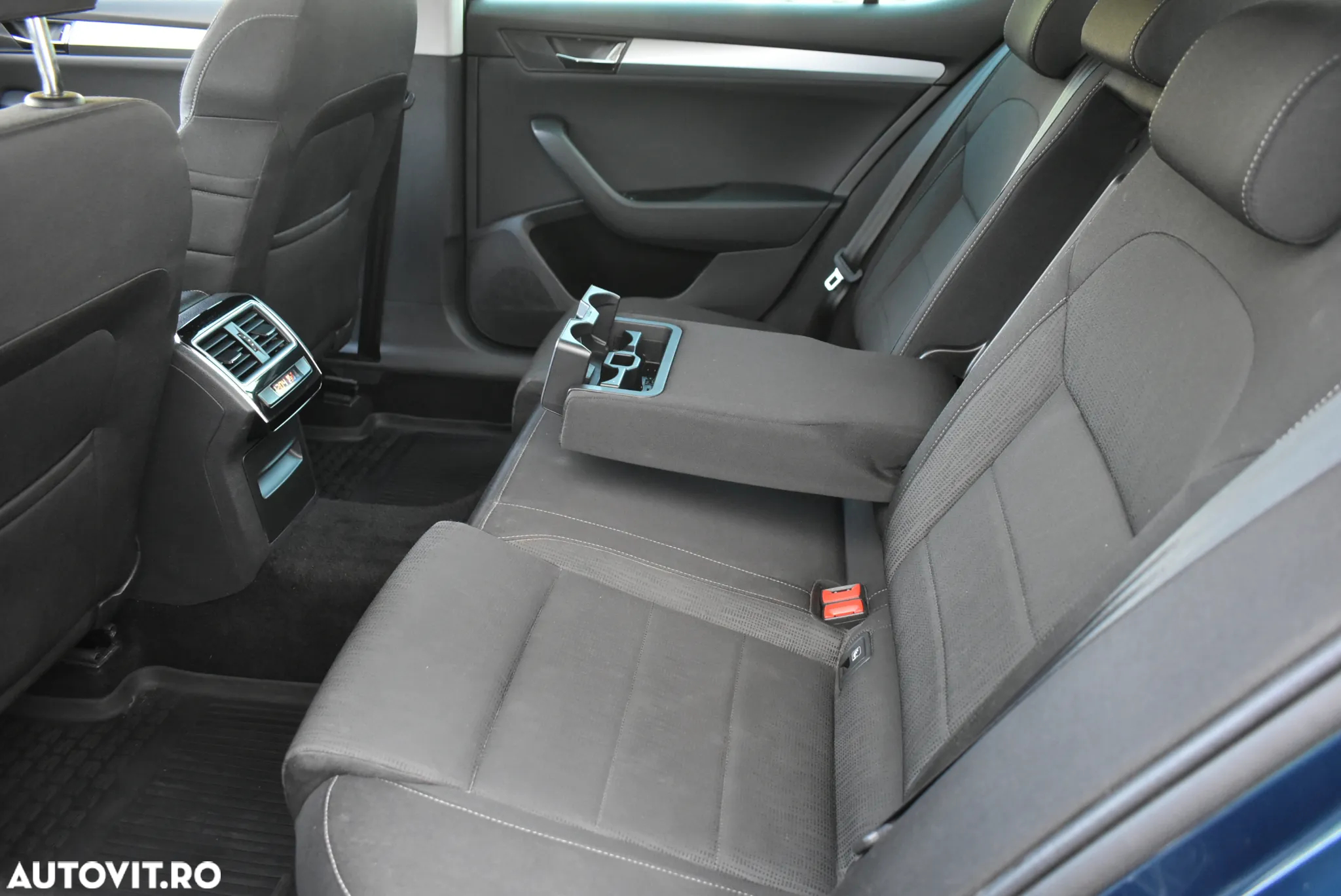 Skoda Superb 2.0 TDI DSG Ambition - 19