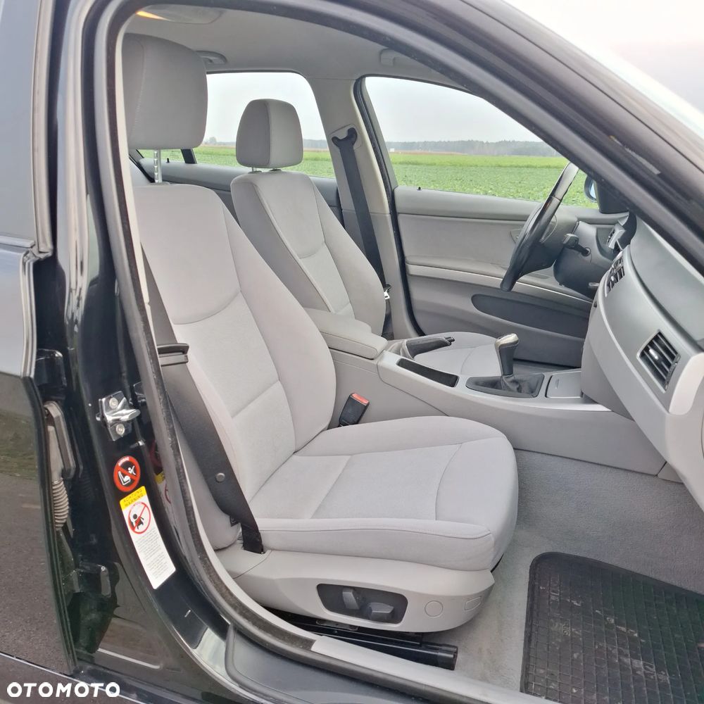 BMW Seria 3 - 36