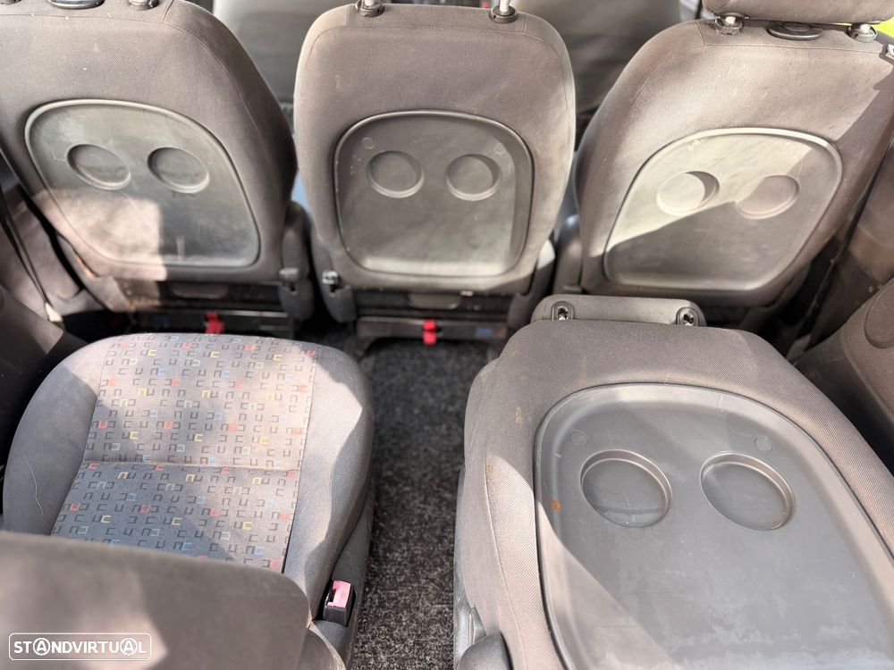 VW Sharan 1.9 TDI Comfortline Family - 7