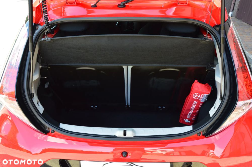 Toyota Aygo x-play touch - 30