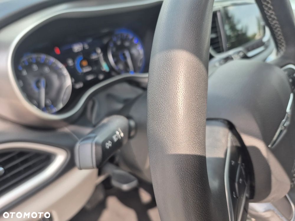 Chrysler Pacifica - 11