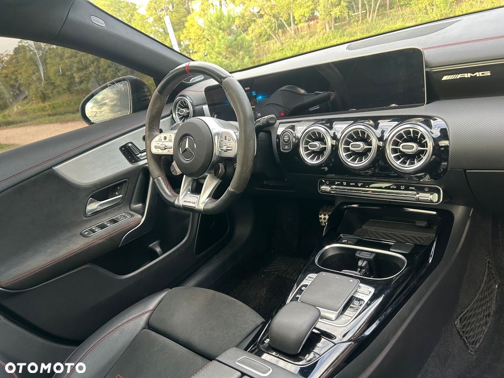 Mercedes-Benz CLA - 23
