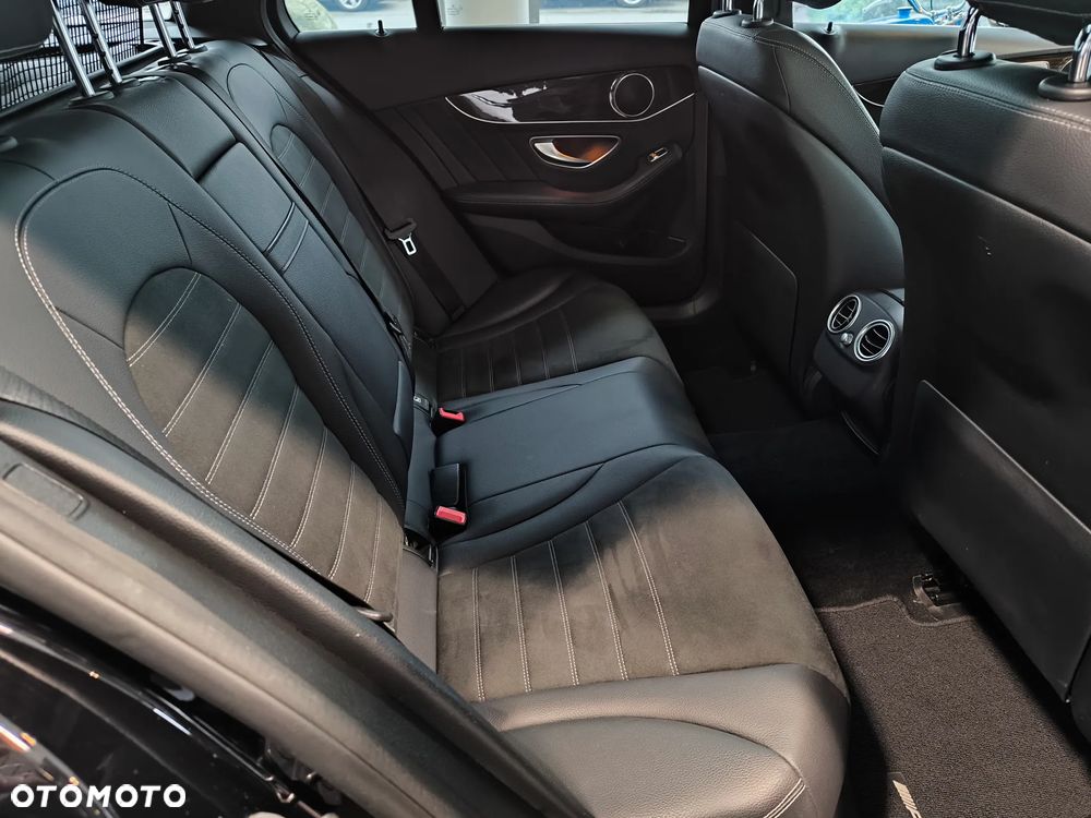 Mercedes-Benz Klasa C 200 4Matic 9G-TRONIC - 17