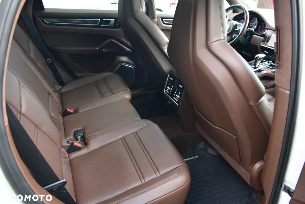 Porsche Cayenne - 35