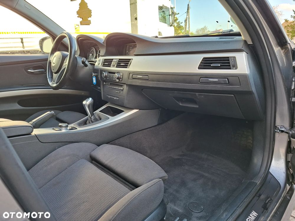 BMW Seria 3 320d DPF Edition Sport - 11