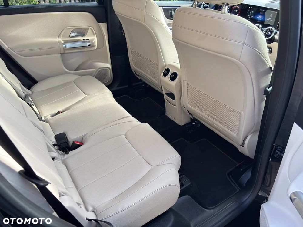 Mercedes-Benz GLB 250 4Matic 8G-DCT - 14