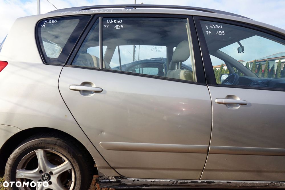DRZWI TYLNE PRAWE COROLLA VERSO I E12 1D9  SREBRNY TOYOTA 2001-2004 - 1