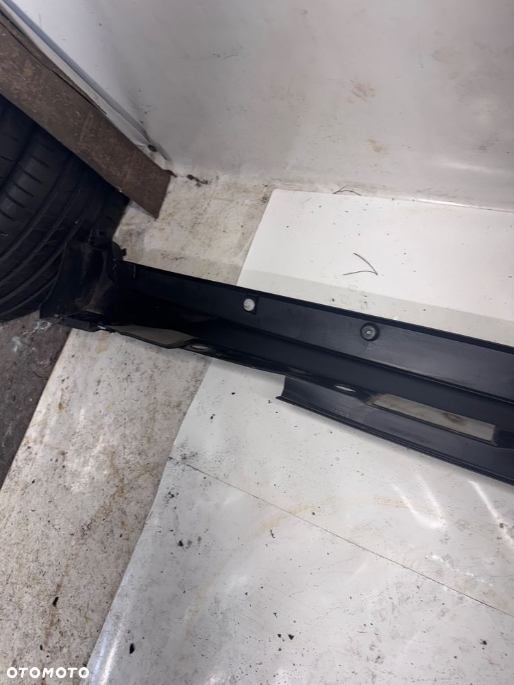 PRAWA LISTWA PROGOWA TOYOTA C-HR - 7