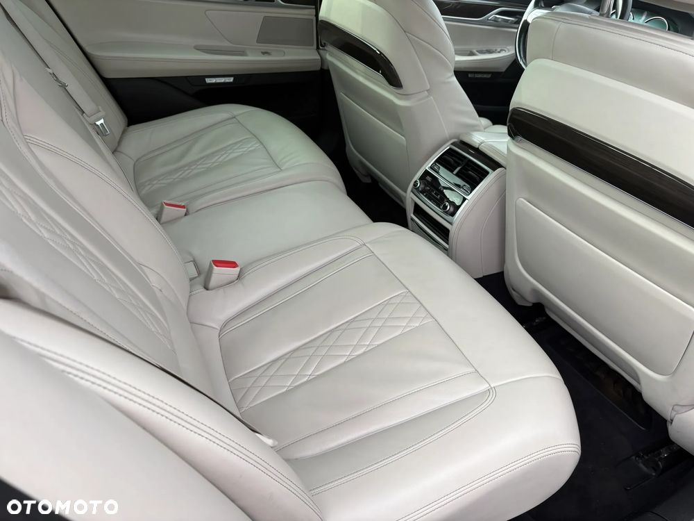 BMW Seria 7 730d xDrive - 29