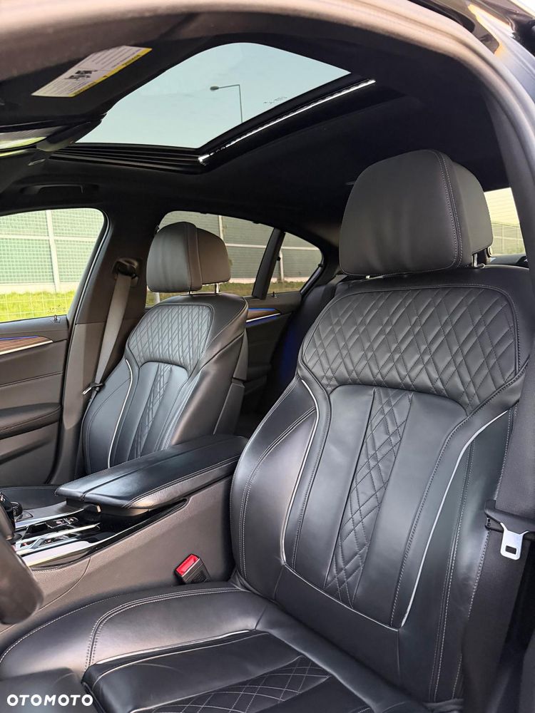 BMW Seria 5 M550i xDrive - 13