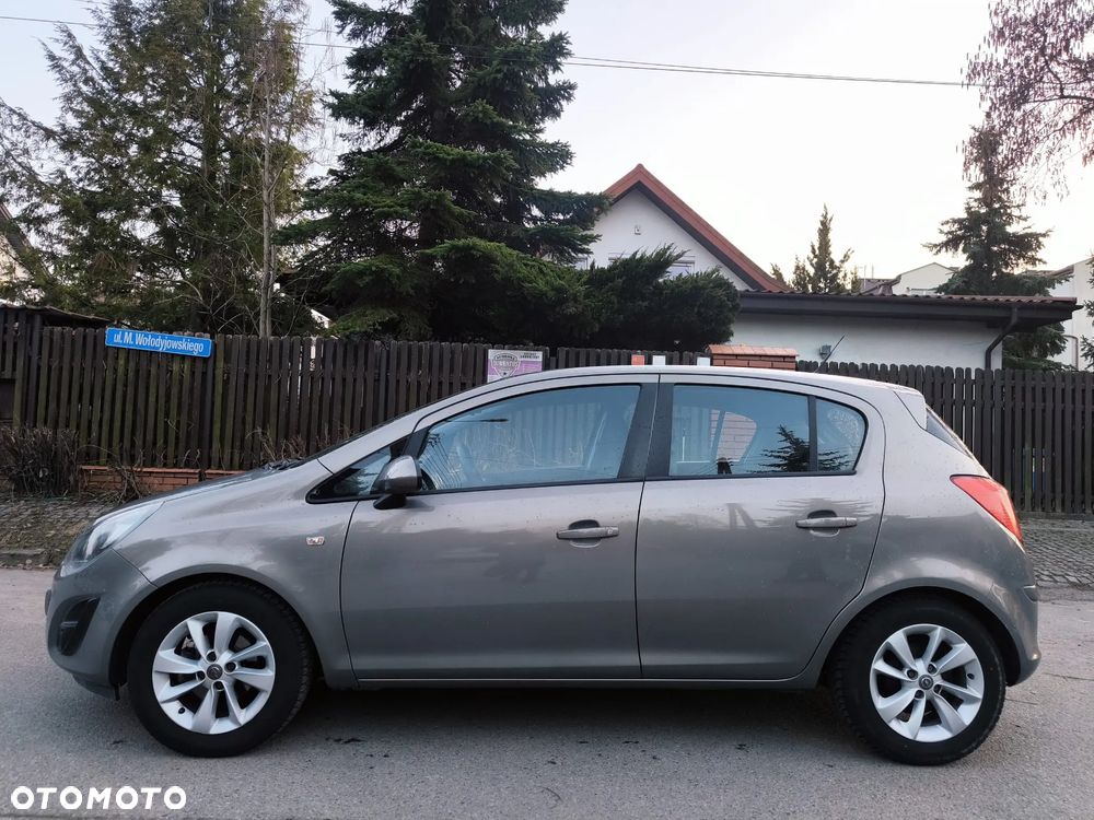 Opel Corsa 1.2 16V Cosmo - 8