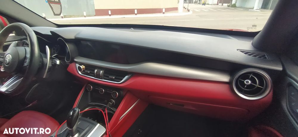 Alfa Romeo Stelvio 2.0 Turbo 16V AT8-Q4 Ti - 25