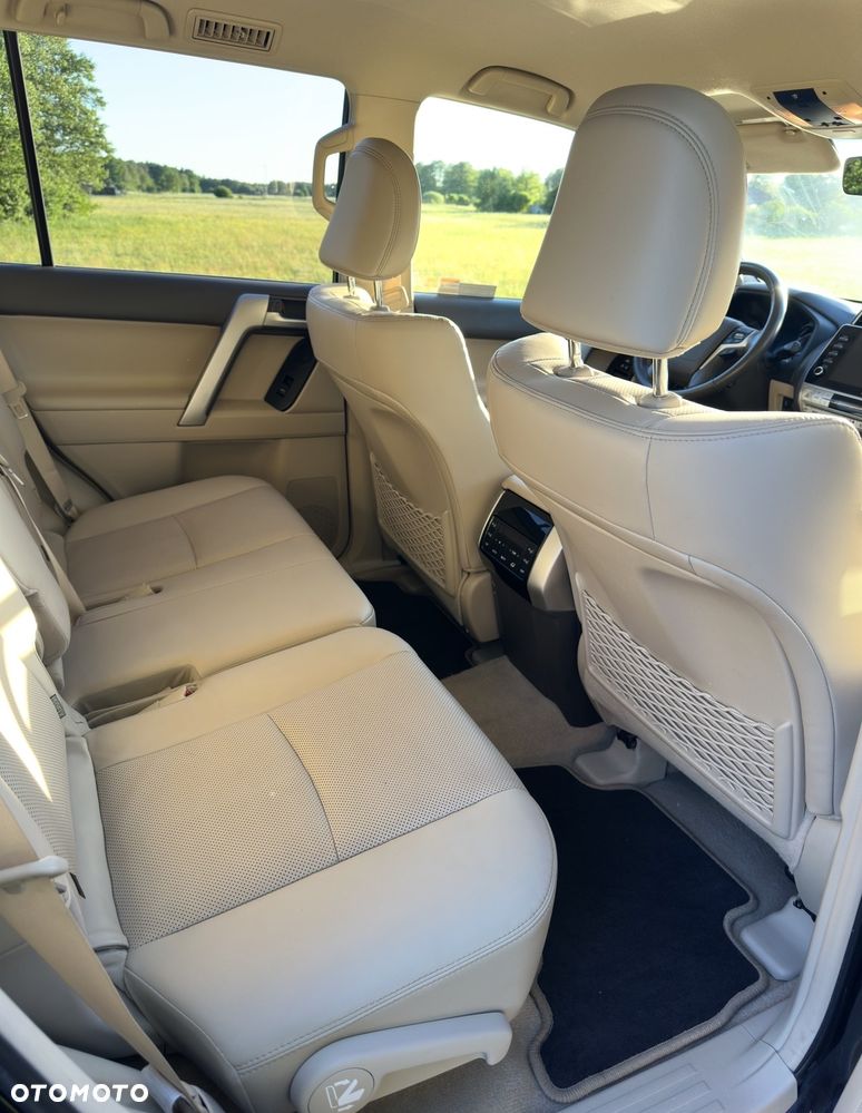 Toyota Land Cruiser - 10