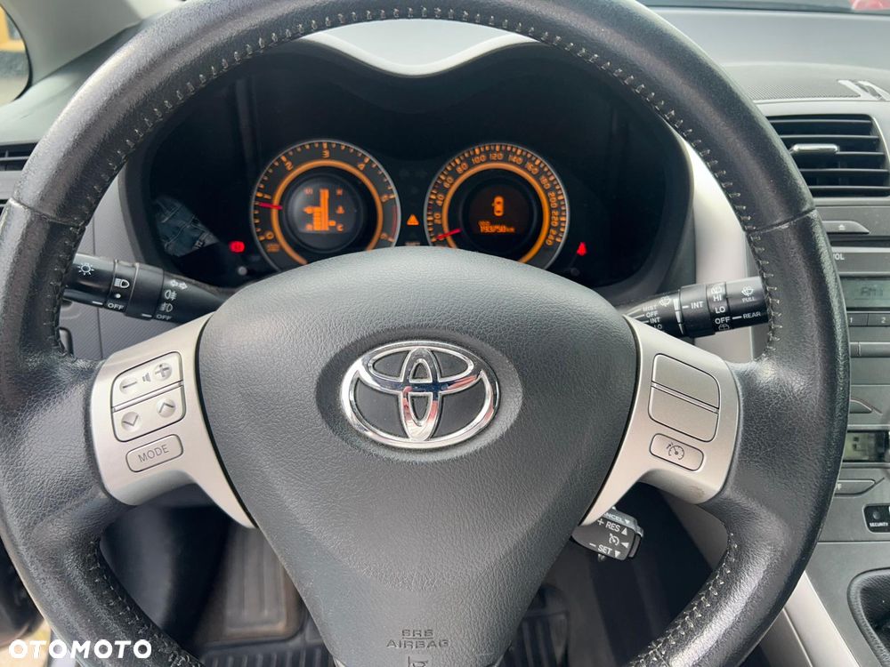 Toyota Auris 2.0 D-4D Executive - 10