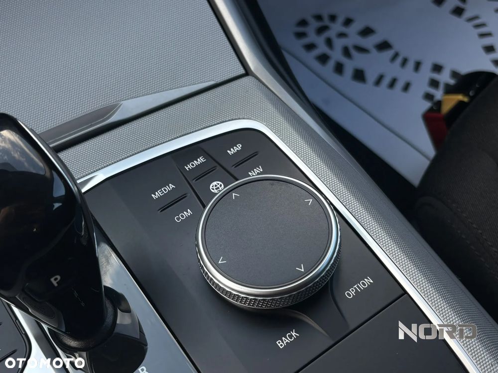 BMW Seria 3 320d mHEV - 29