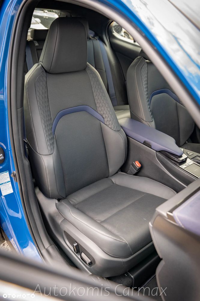 Lexus UX 250h - 23