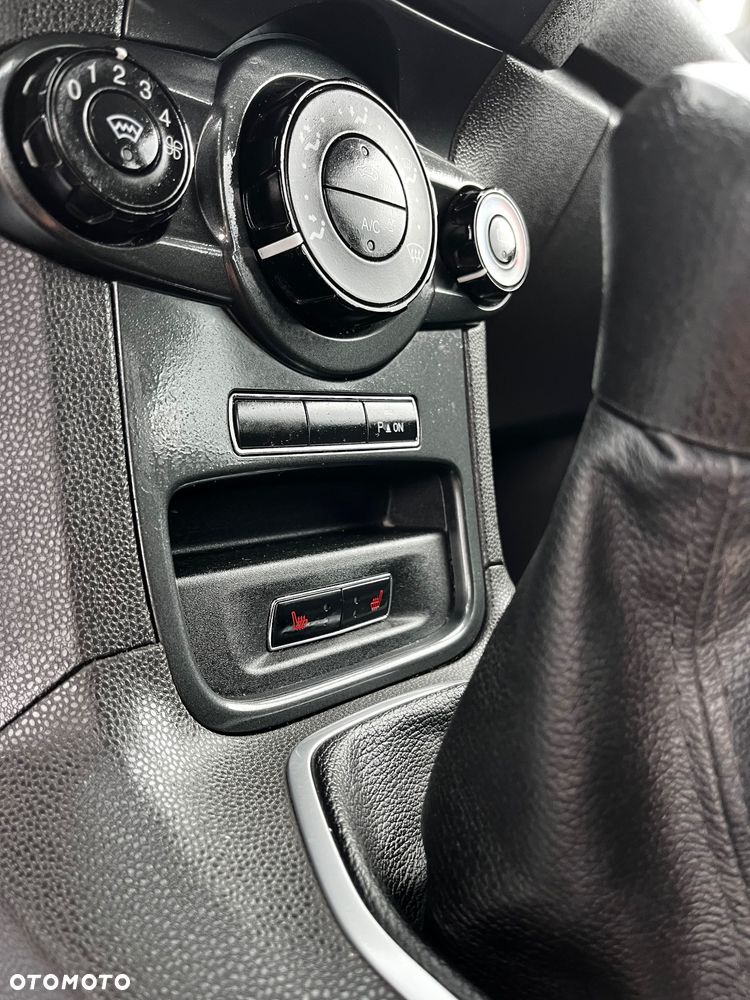 Ford Fiesta 1.6 TDCi DPF Titanium - 14