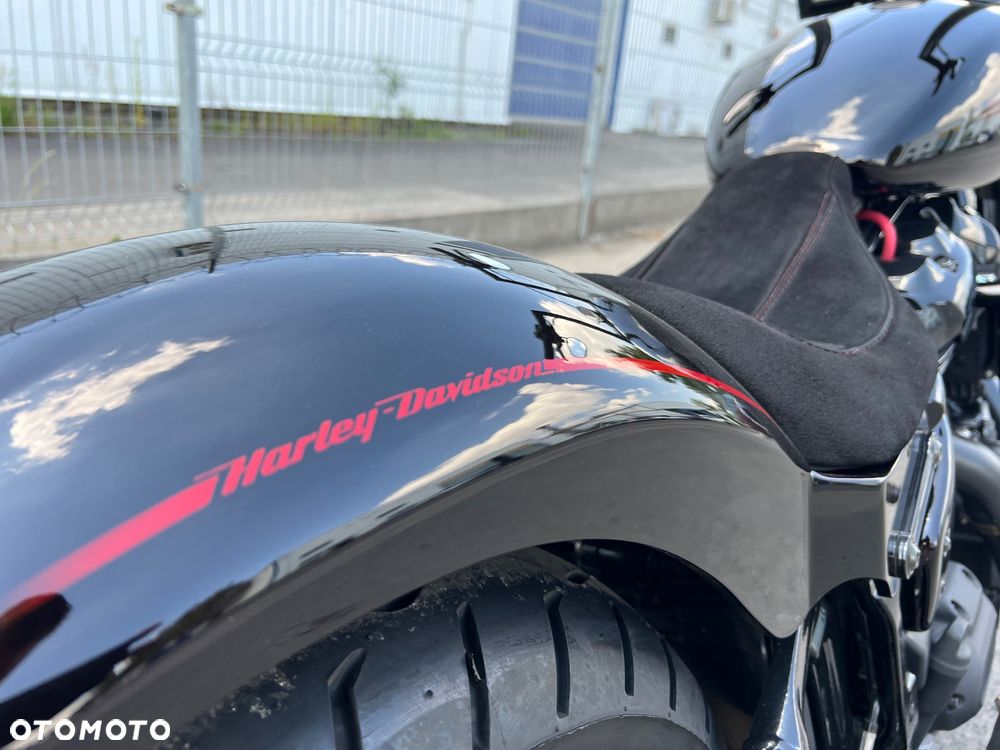 Harley-Davidson Softail Street Bob - 15