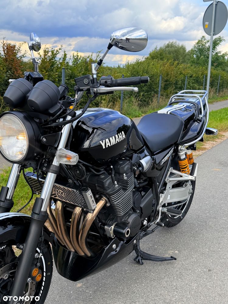 Yamaha XJR - 6
