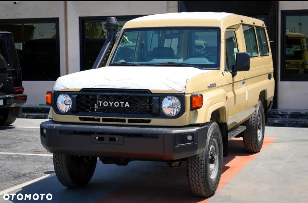Toyota Land Cruiser - 1
