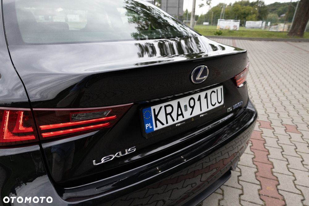 Lexus IS 300h F Sport - 9
