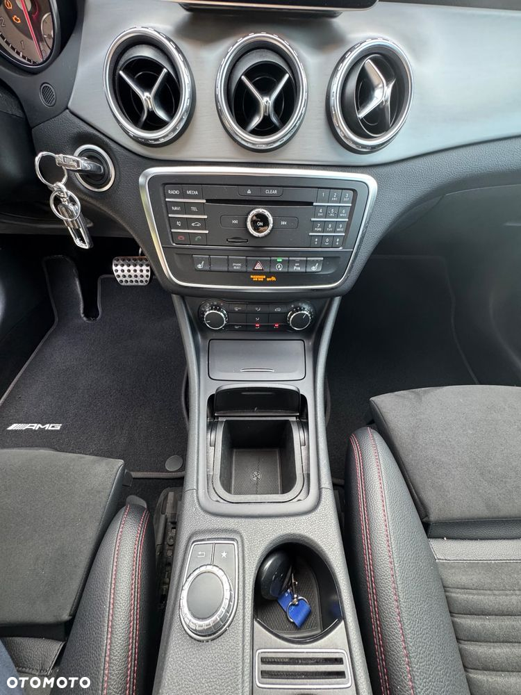 Mercedes-Benz GLA - 8