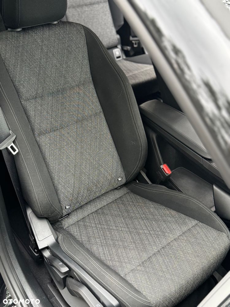 BMW Seria 2 218i - 28