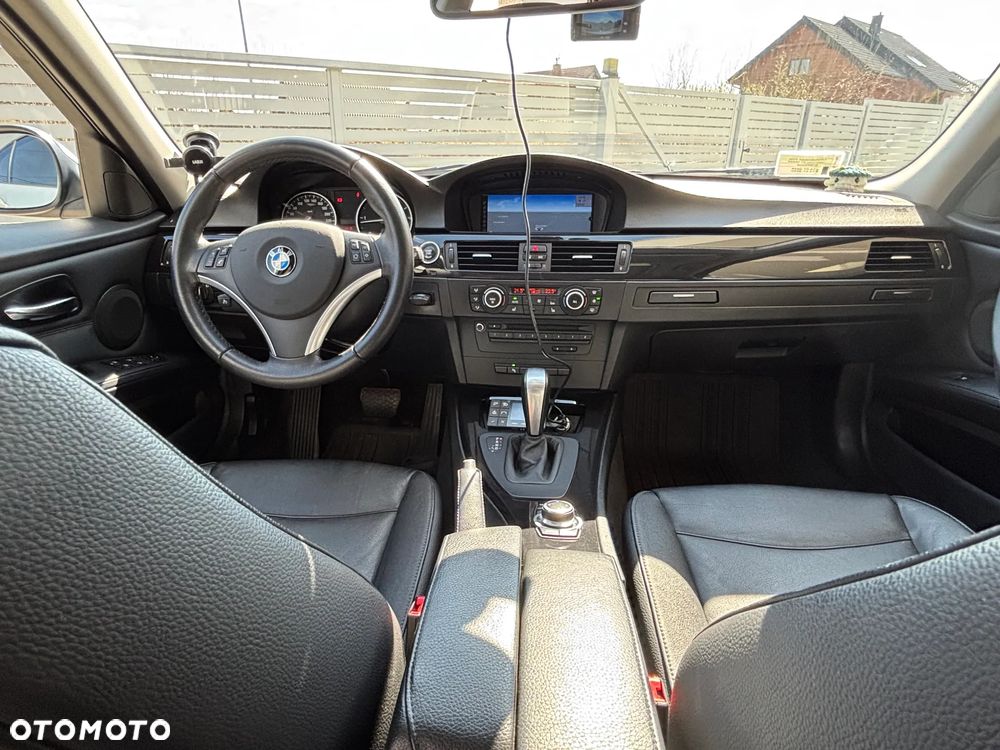 BMW Seria 3 318d DPF Edition Exclusive - 12