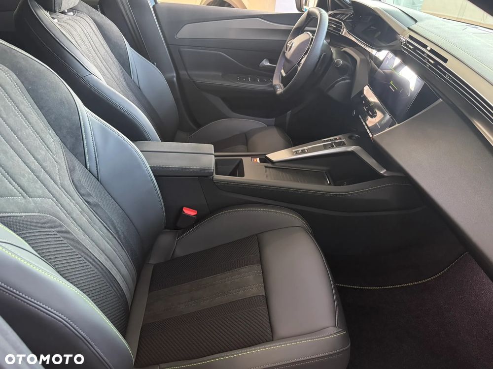 Peugeot 308 1.2 mHEV GT Exclusive S&S e-DCS6 - 15