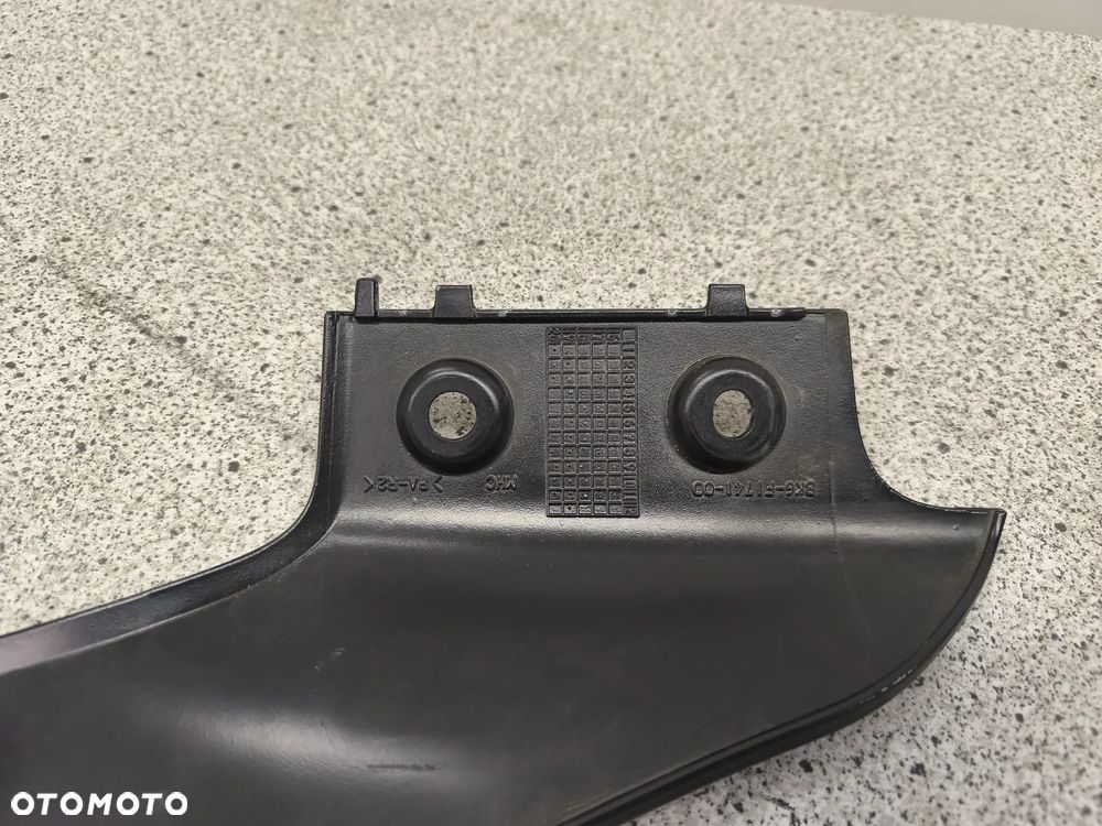 Zadupek, ogon prawy, owiewka, osłona prawa, bok, boczek Yamaha R125 R 125 2023 - 2