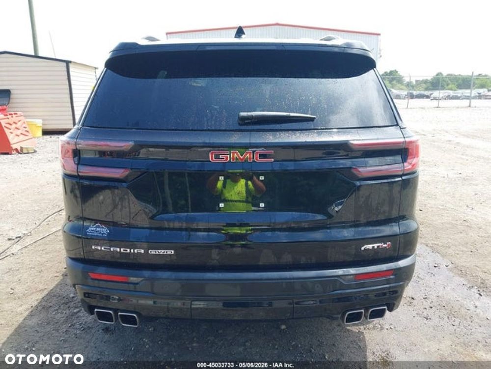 GMC Acadia - 4