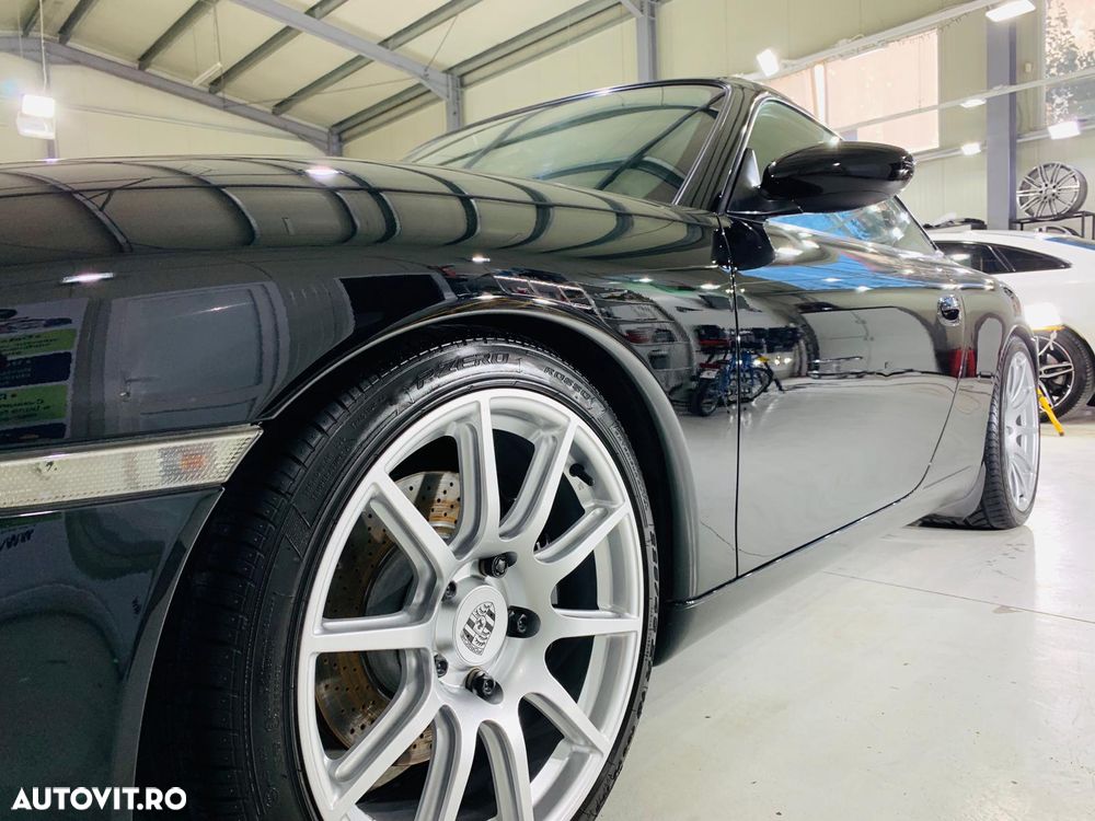 Porsche 911 Carrera - 4