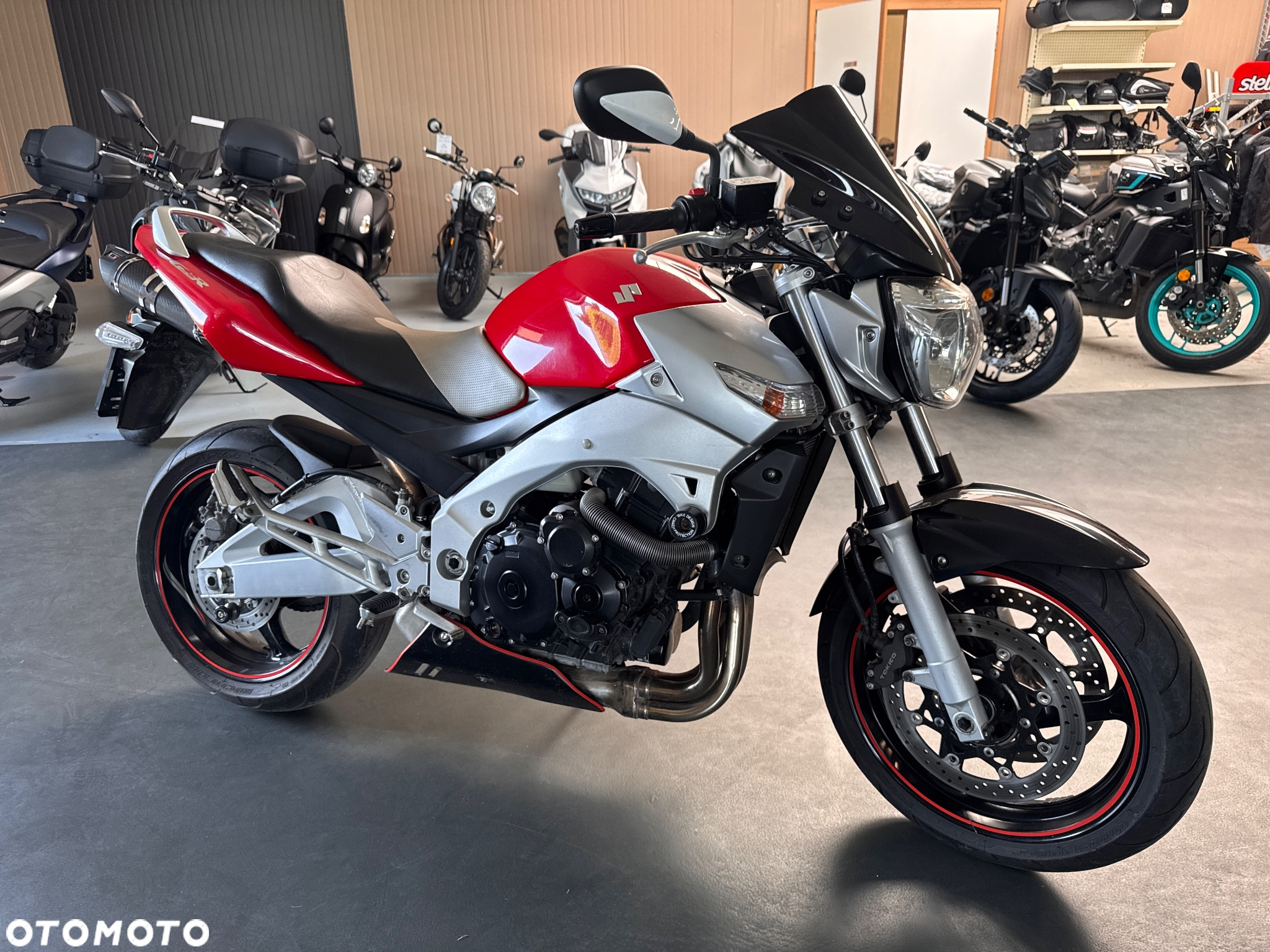 Suzuki GSR - 20