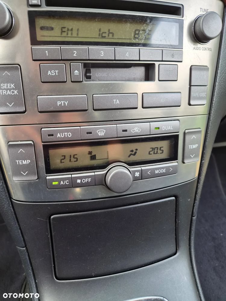 Toyota Avensis 2.0 VVT-i Sol - 21