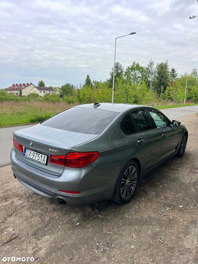 BMW Seria 5 530i xDrive Sport Line - 11