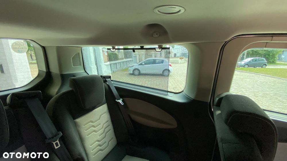 Ford Tourneo Custom - 27