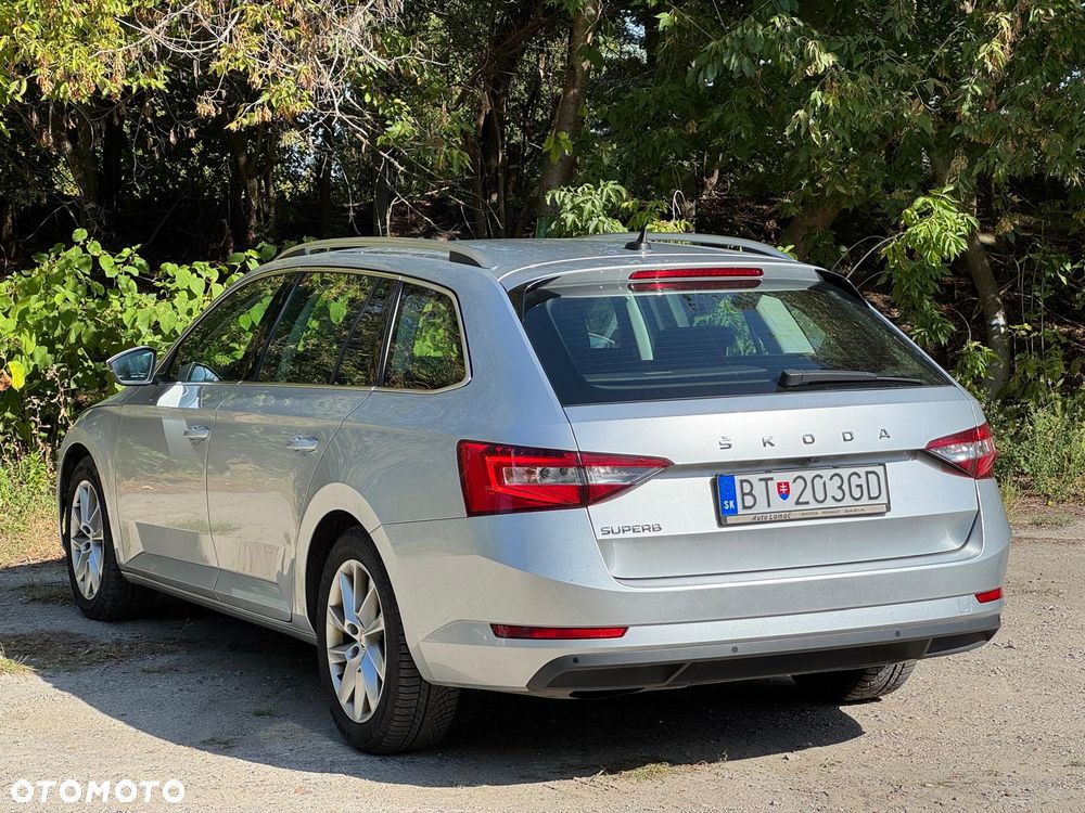 Skoda Superb 2.0 TDI SCR Ambition DSG - 4