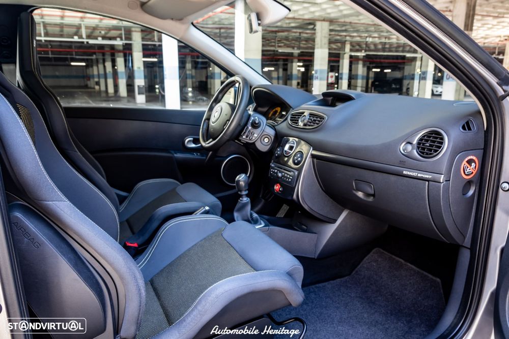 Renault Clio 2.0 16V RS - 21