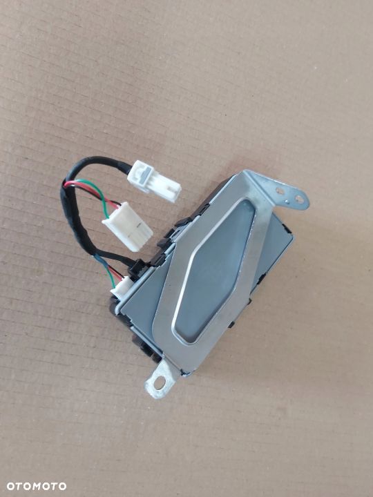 Toyota AYGO X moduł telefonu radia YARIS CROSS - 3