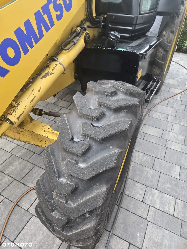 Komatsu WB93R - 4