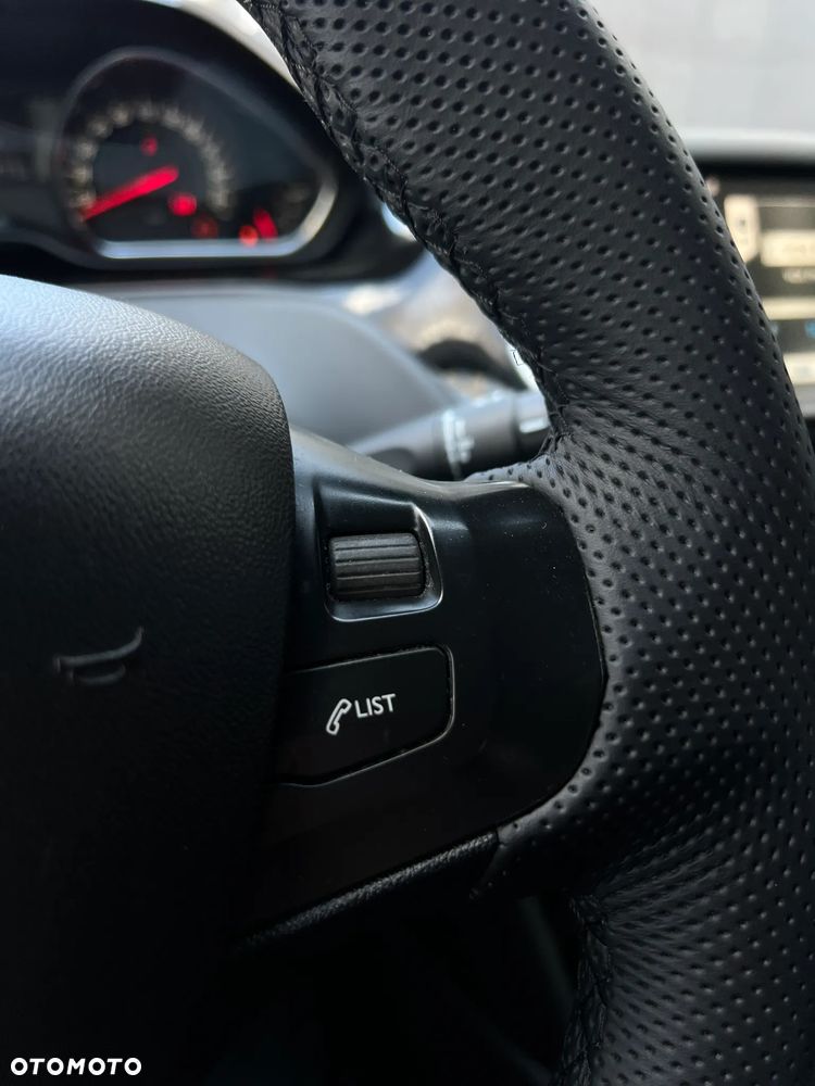 Peugeot 208 - 21