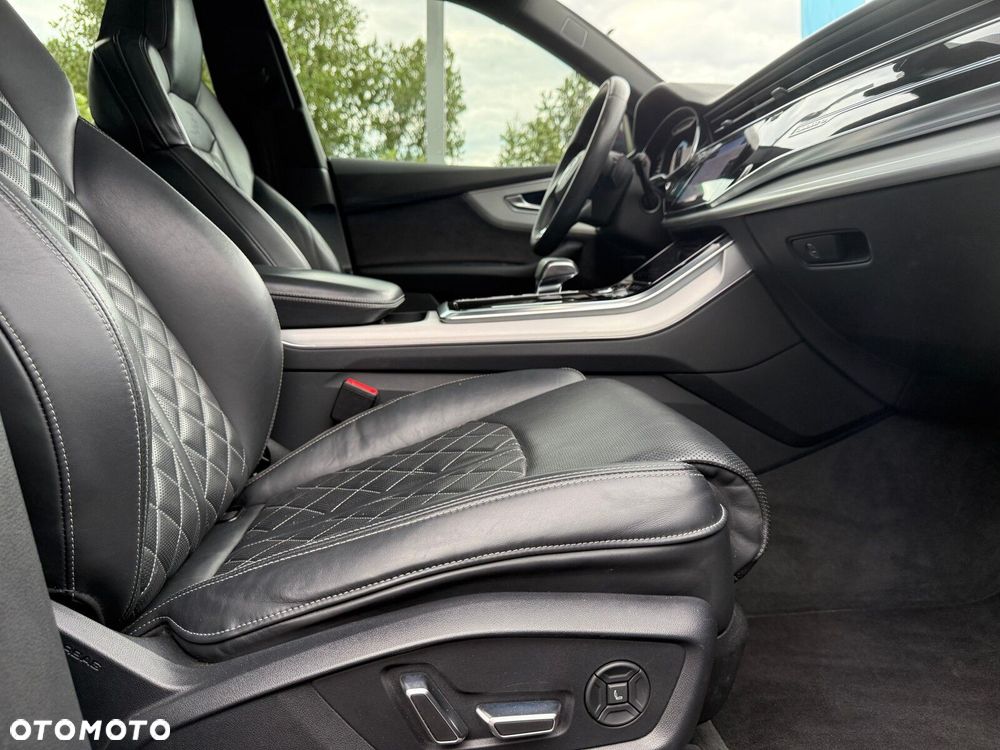 Audi Q8 - 32