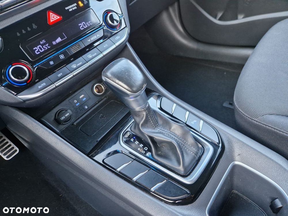 Hyundai IONIQ - 27