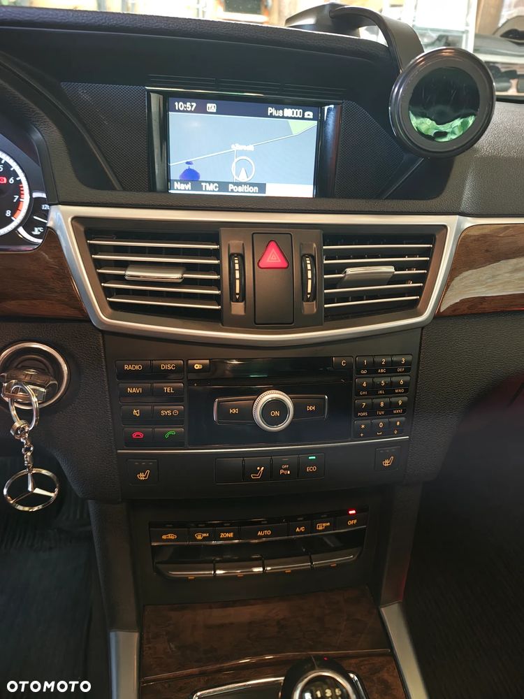 Mercedes-Benz Klasa E 200 CGI BlueEff - 11