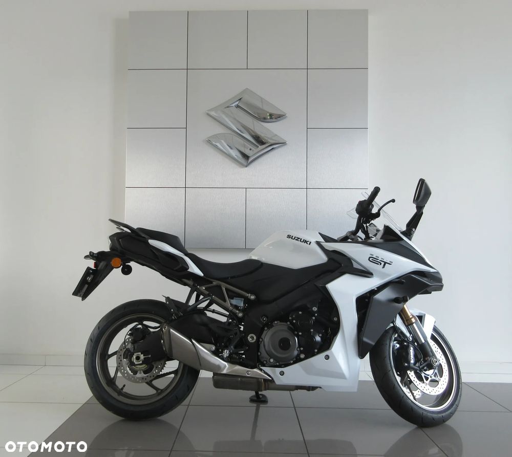 Suzuki GSX - 2