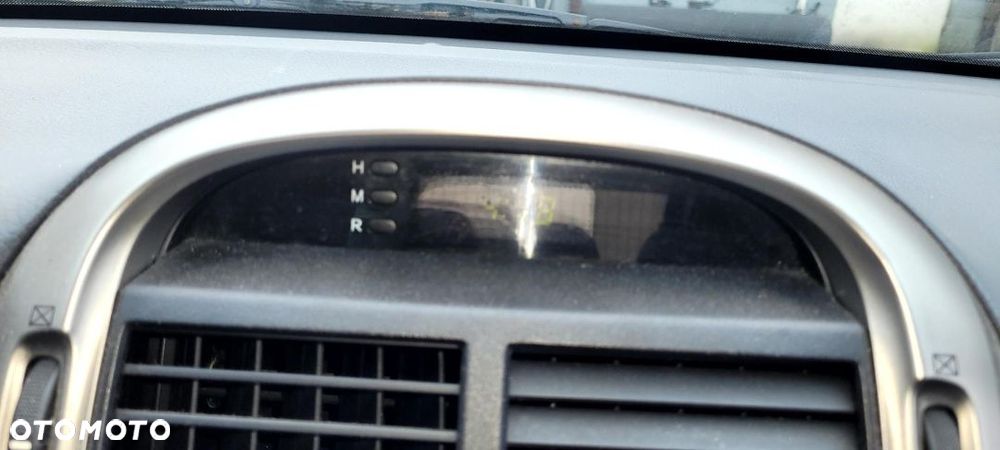 WYSWIATLACZ ZEGAR KIA  CERATO  2006 - 1